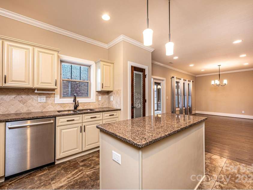 3911 13th Street, Hickory, NC 28601.  MLS# CAR4329122, YatesRealty ID 1855. 