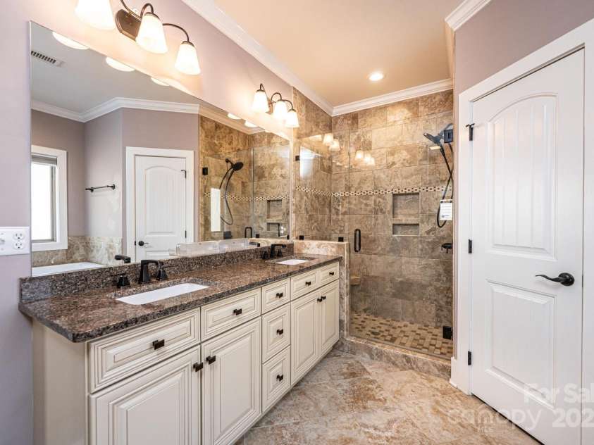 3911 13th Street, Hickory, NC 28601.  MLS# CAR4329122, YatesRealty ID 1855. 