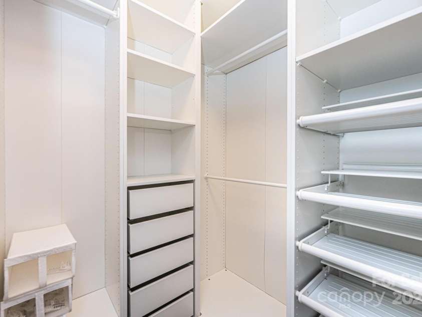 3911 13th Street, Hickory, NC 28601.  MLS# CAR4329122, YatesRealty ID 1855. 