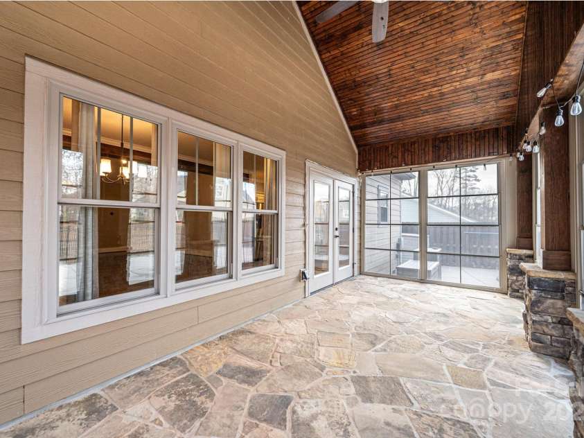 3911 13th Street, Hickory, NC 28601.  MLS# CAR4329122, YatesRealty ID 1855. 