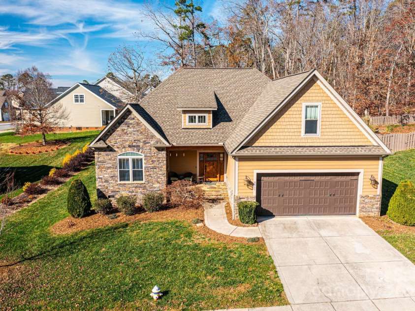 3911 13th Street, Hickory, NC 28601.  MLS# CAR4329122, YatesRealty ID 1855. 