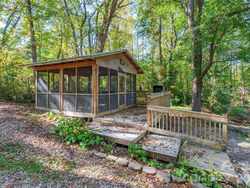 880 Columbia Road, Chester, SC 29706.  MLS# CAR4404382, YatesRealty ID 1855. 