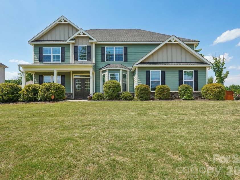 2609 Lakefront Drive, Belmont, NC 28012.  MLS# CAR4358445, YatesRealty ID 18550. 