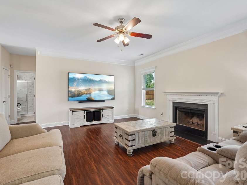 2609 Lakefront Drive, Belmont, NC 28012.  MLS# CAR4358445, YatesRealty ID 18550. 