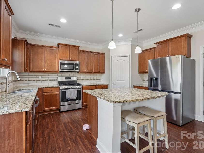 2609 Lakefront Drive, Belmont, NC 28012.  MLS# CAR4358445, YatesRealty ID 18550. 