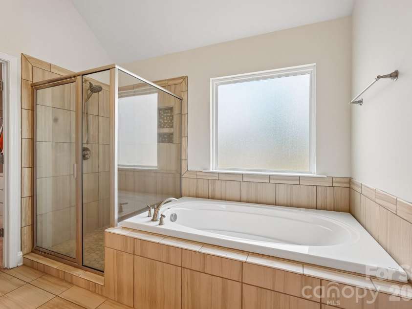 2609 Lakefront Drive, Belmont, NC 28012.  MLS# CAR4358445, YatesRealty ID 18550. 