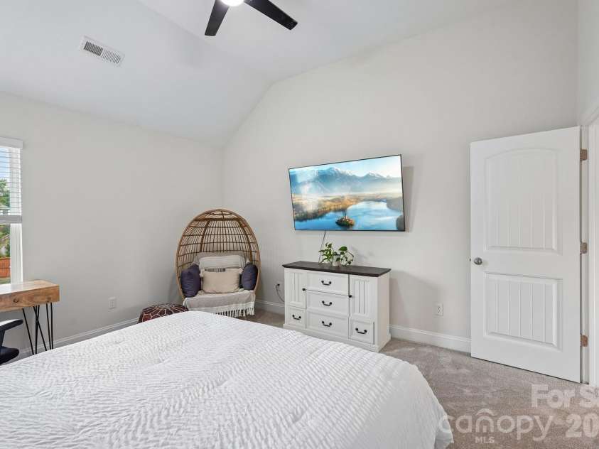 2609 Lakefront Drive, Belmont, NC 28012.  MLS# CAR4358445, YatesRealty ID 18550. 