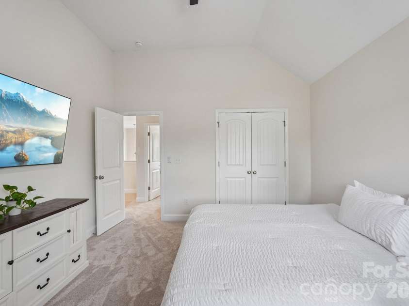 2609 Lakefront Drive, Belmont, NC 28012.  MLS# CAR4358445, YatesRealty ID 18550. 