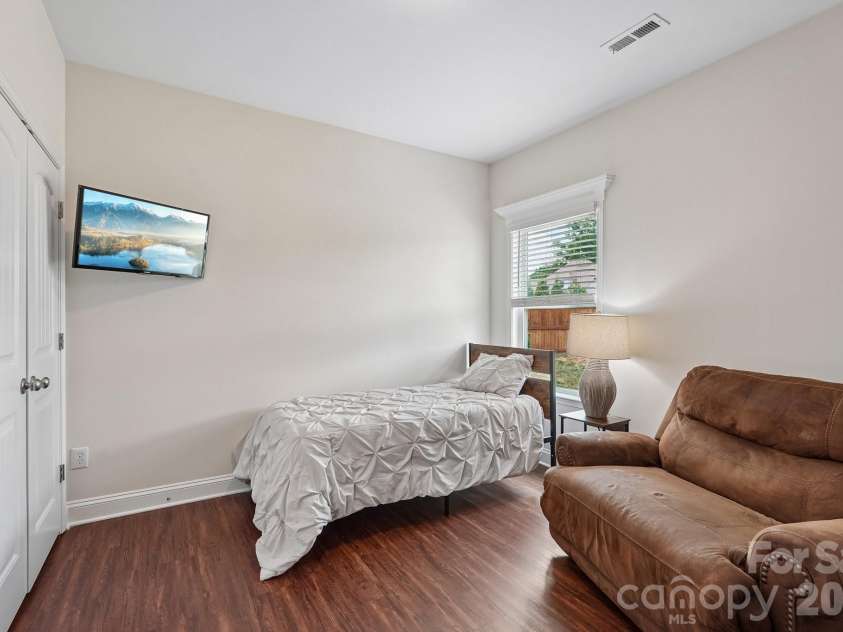 2609 Lakefront Drive, Belmont, NC 28012.  MLS# CAR4358445, YatesRealty ID 18550. 