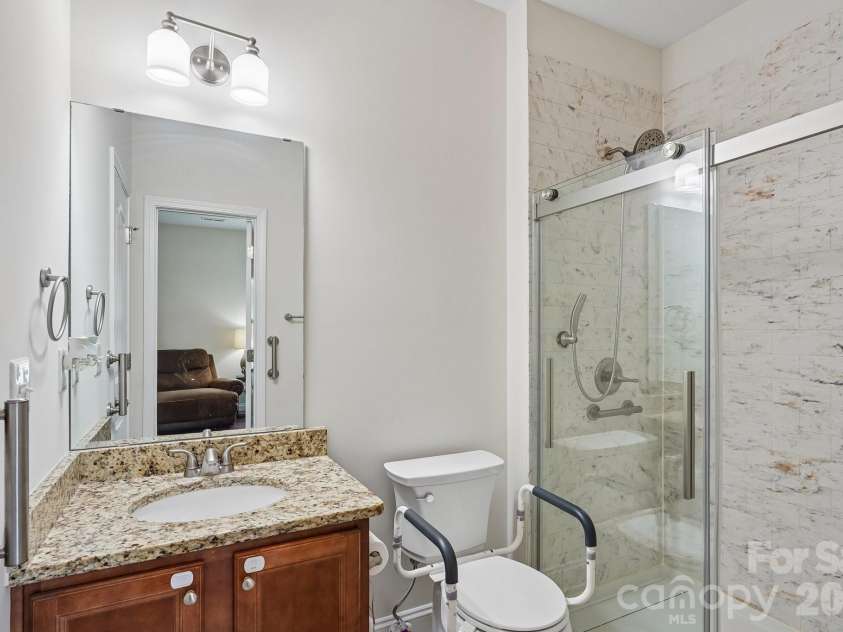 2609 Lakefront Drive, Belmont, NC 28012.  MLS# CAR4358445, YatesRealty ID 18550. 