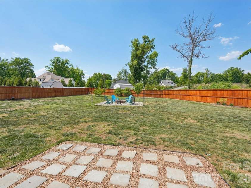 2609 Lakefront Drive, Belmont, NC 28012.  MLS# CAR4358445, YatesRealty ID 18550. 