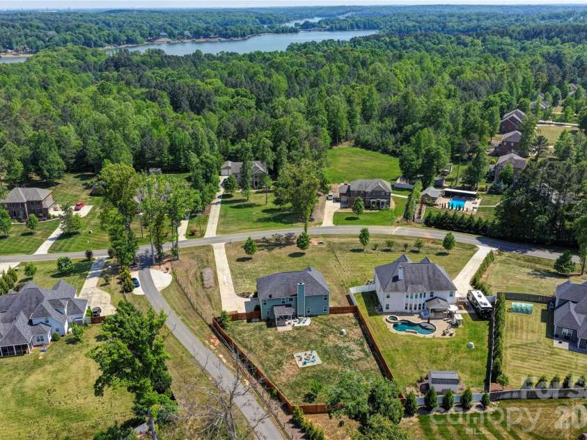 2609 Lakefront Drive, Belmont, NC 28012.  MLS# CAR4358445, YatesRealty ID 18550. 