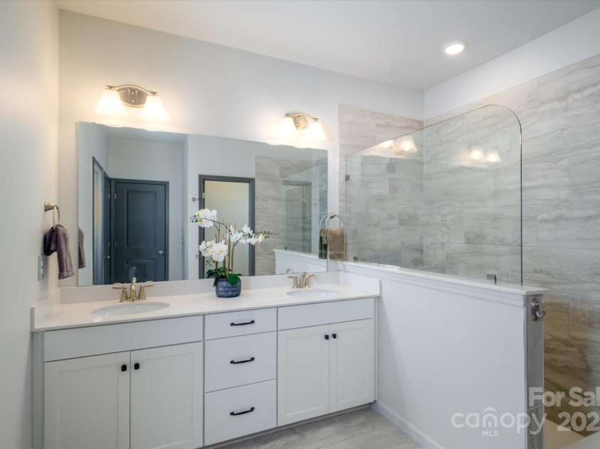 8119 Merryvale Lane, Charlotte, NC 28214.  MLS# CAR4303620, YatesRealty ID 18550. 