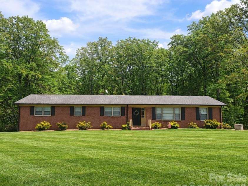 216 Delview Drive, Cherryville, NC 28021.  MLS# CAR4369093, YatesRealty ID 18551. 
