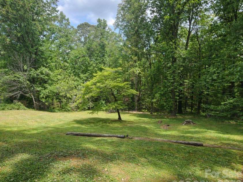 216 Delview Drive, Cherryville, NC 28021.  MLS# CAR4369093, YatesRealty ID 18551. 