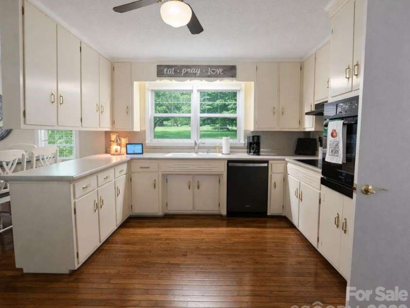 216 Delview Drive, Cherryville, NC 28021.  MLS# CAR4369093, YatesRealty ID 18551. 