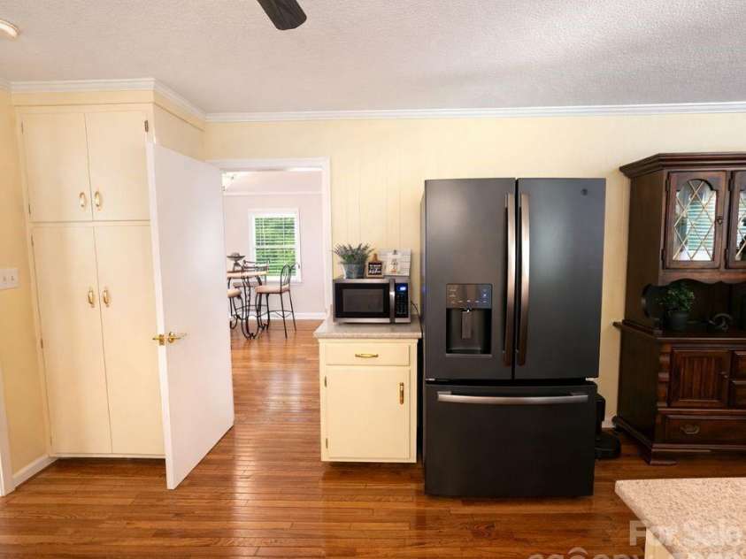 216 Delview Drive, Cherryville, NC 28021.  MLS# CAR4369093, YatesRealty ID 18551. 