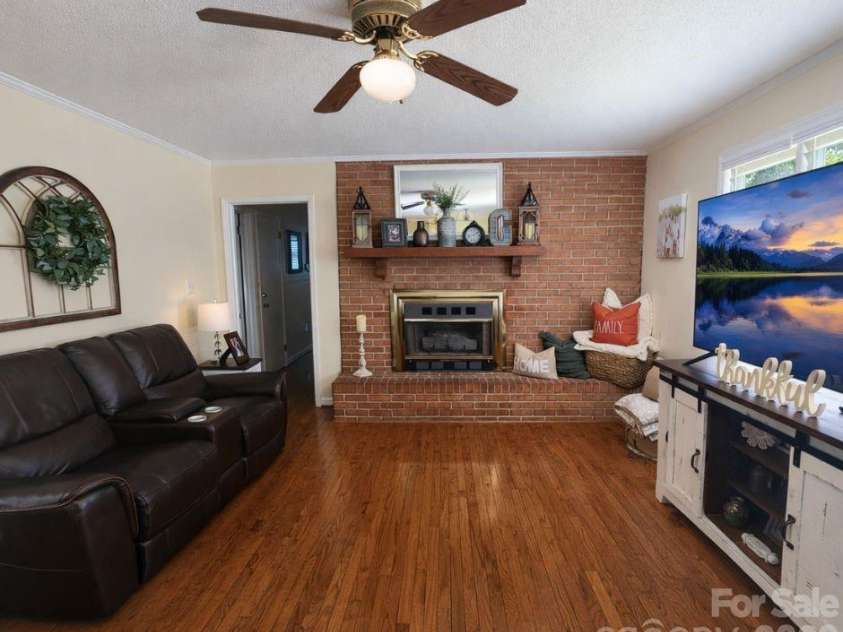 216 Delview Drive, Cherryville, NC 28021.  MLS# CAR4369093, YatesRealty ID 18551. 
