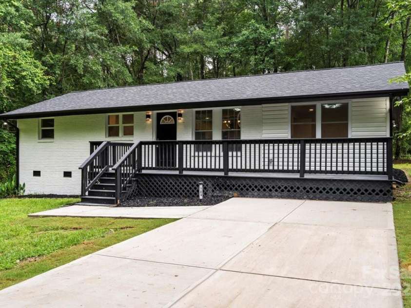 704 Border Street, Dallas, NC 28034.  MLS# CAR4285217, YatesRealty ID 18551. 