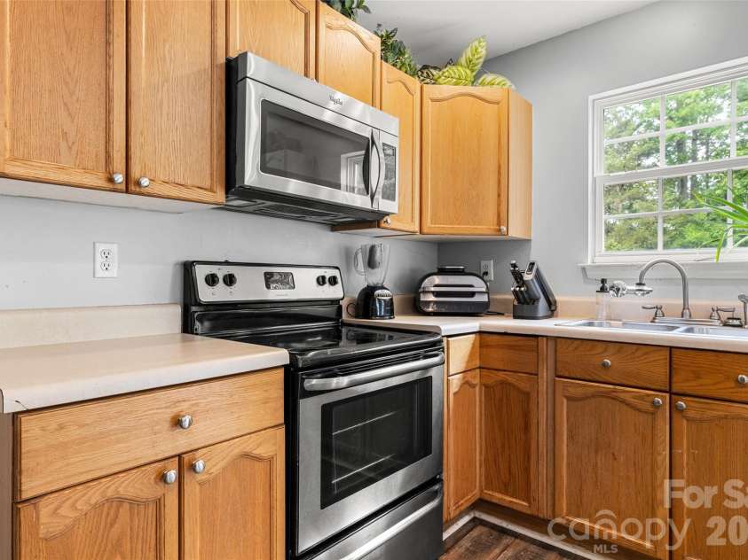 1315 Red Tallen Court, Charlotte, NC 28214.  MLS# CAR4373869, YatesRealty ID 18552. 