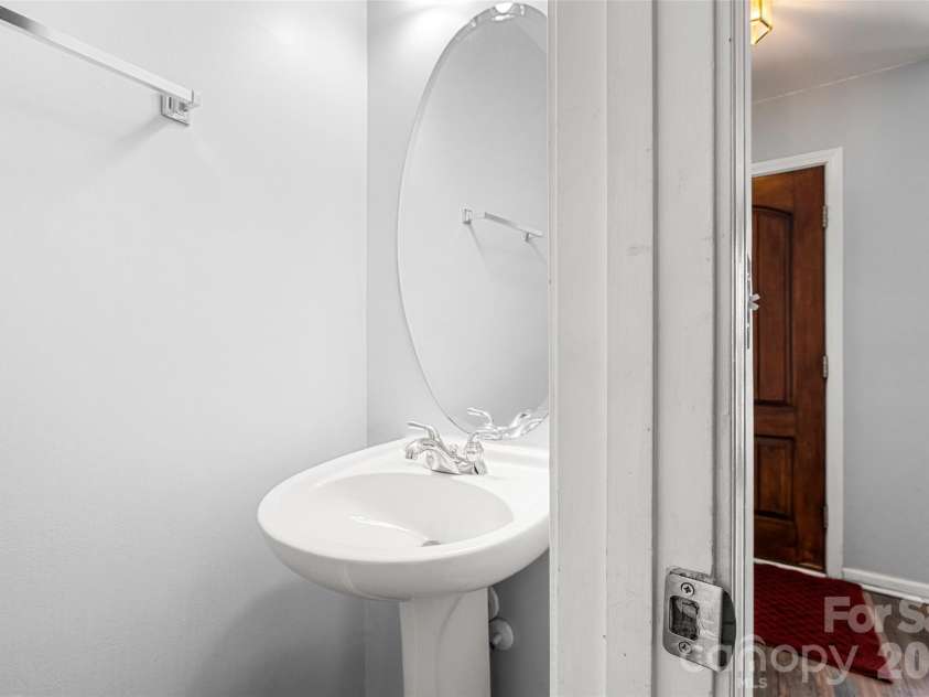 1315 Red Tallen Court, Charlotte, NC 28214.  MLS# CAR4373869, YatesRealty ID 18552. 