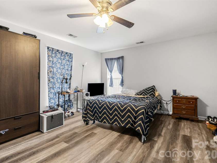 1315 Red Tallen Court, Charlotte, NC 28214.  MLS# CAR4373869, YatesRealty ID 18552. 