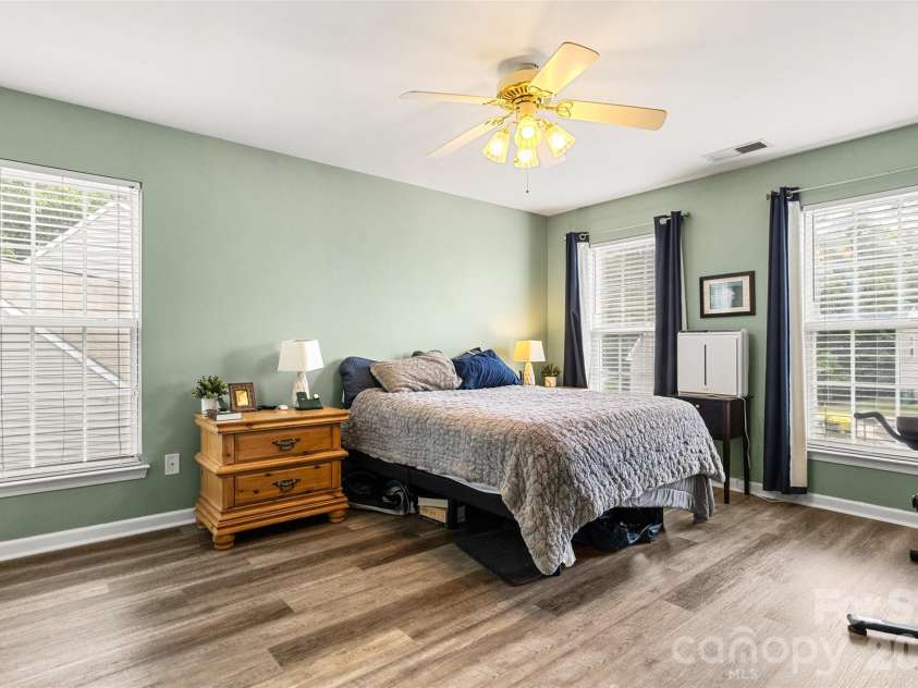 1315 Red Tallen Court, Charlotte, NC 28214.  MLS# CAR4373869, YatesRealty ID 18552. 