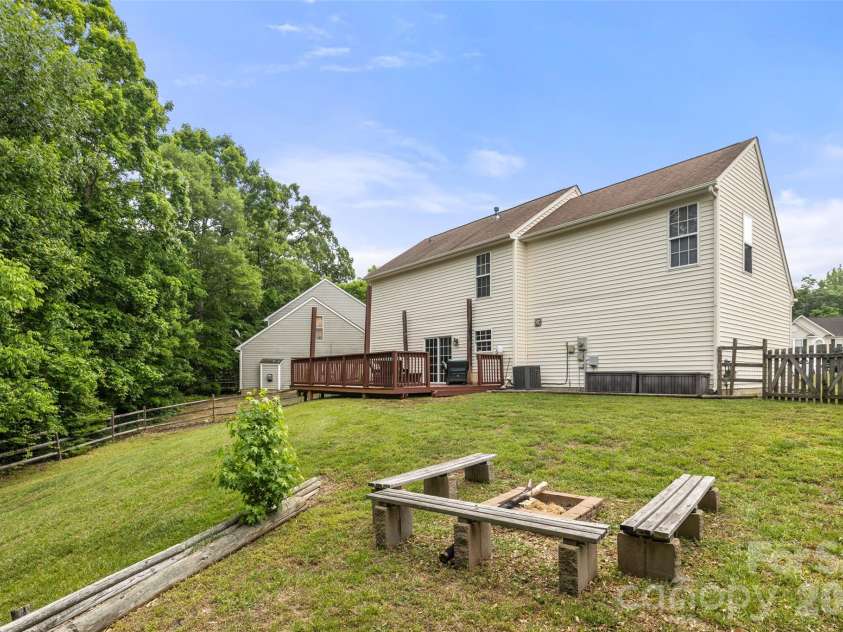 1315 Red Tallen Court, Charlotte, NC 28214.  MLS# CAR4373869, YatesRealty ID 18552. 