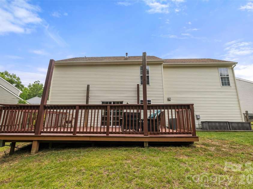 1315 Red Tallen Court, Charlotte, NC 28214.  MLS# CAR4373869, YatesRealty ID 18552. 