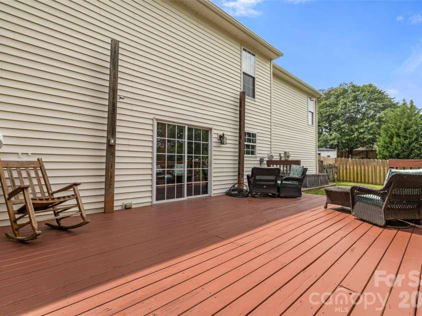 1315 Red Tallen Court, Charlotte, NC 28214.  MLS# CAR4373869, YatesRealty ID 18552. 