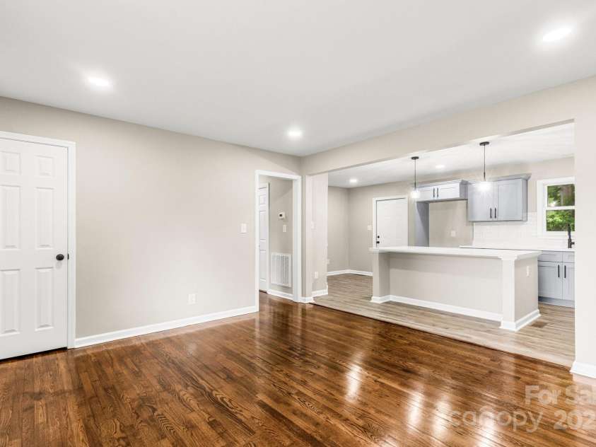 316 Fulton Street, Kings Mountain, NC 28086.  MLS# CAR4260313, YatesRealty ID 18552. Family room