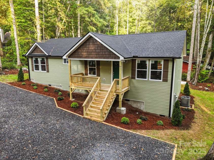 102 Reuben Branch Road, Maggie Valley, NC 28751.  MLS# CAR4237343, YatesRealty ID 18553. 