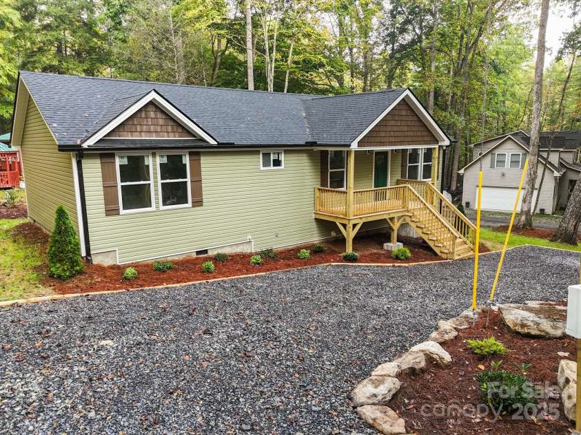 102 Reuben Branch Road, Maggie Valley, NC 28751.  MLS# CAR4237343, YatesRealty ID 18553. 