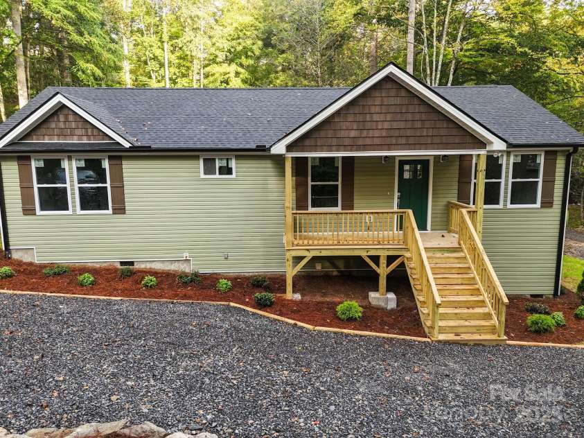 102 Reuben Branch Road, Maggie Valley, NC 28751.  MLS# CAR4237343, YatesRealty ID 18553. 