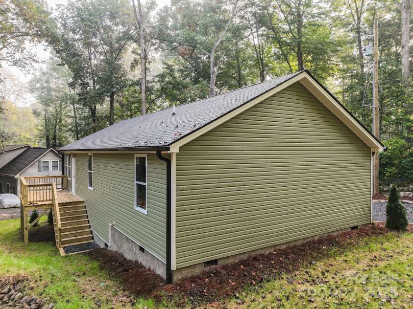 102 Reuben Branch Road, Maggie Valley, NC 28751.  MLS# CAR4237343, YatesRealty ID 18553. 