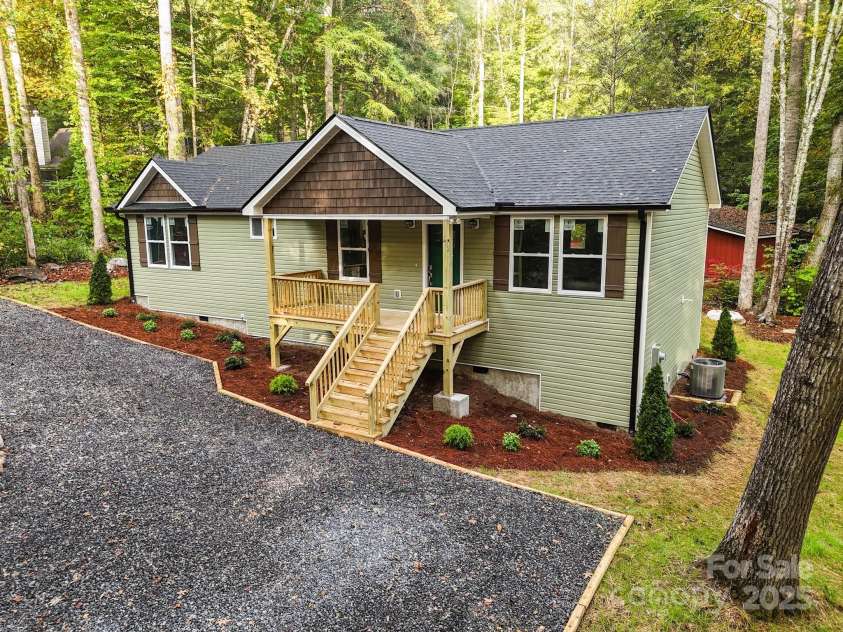 102 Reuben Branch Road, Maggie Valley, NC 28751.  MLS# CAR4237343, YatesRealty ID 18553. 