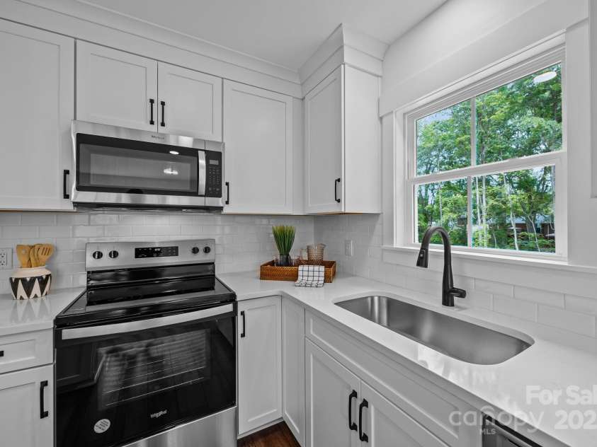 130B Springway Drive, Kannapolis, NC 28081.  MLS# CAR4247580, YatesRealty ID 18554. 