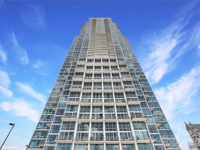 215 Pine Street, Charlotte, NC 28202.  MLS# CAR4186939, YatesRealty ID 18554. An iconic Uptown address
