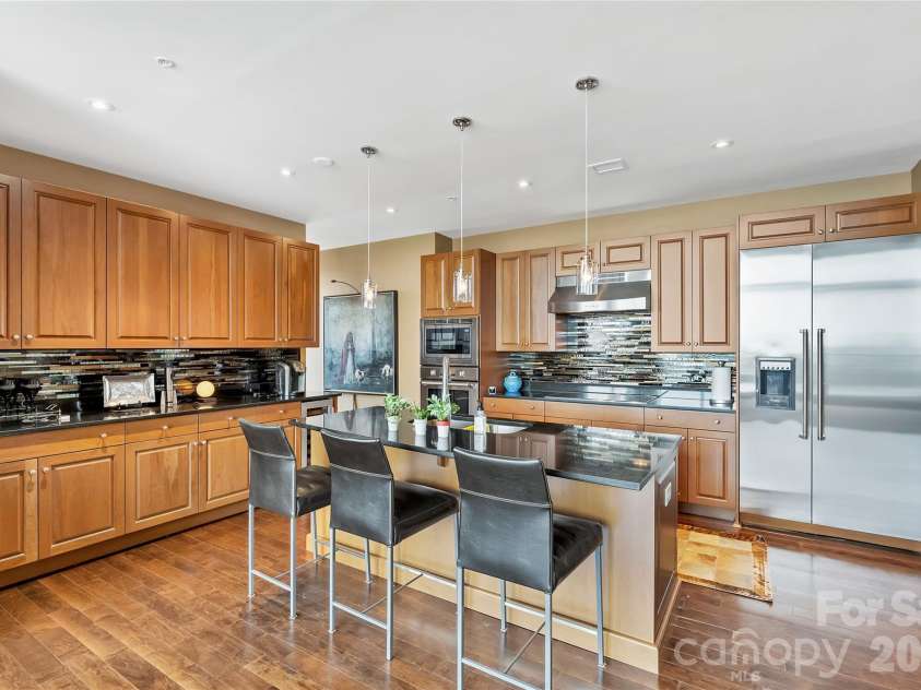 215 Pine Street, Charlotte, NC 28202.  MLS# CAR4186939, YatesRealty ID 18554. Designed for everyday living and entertaining