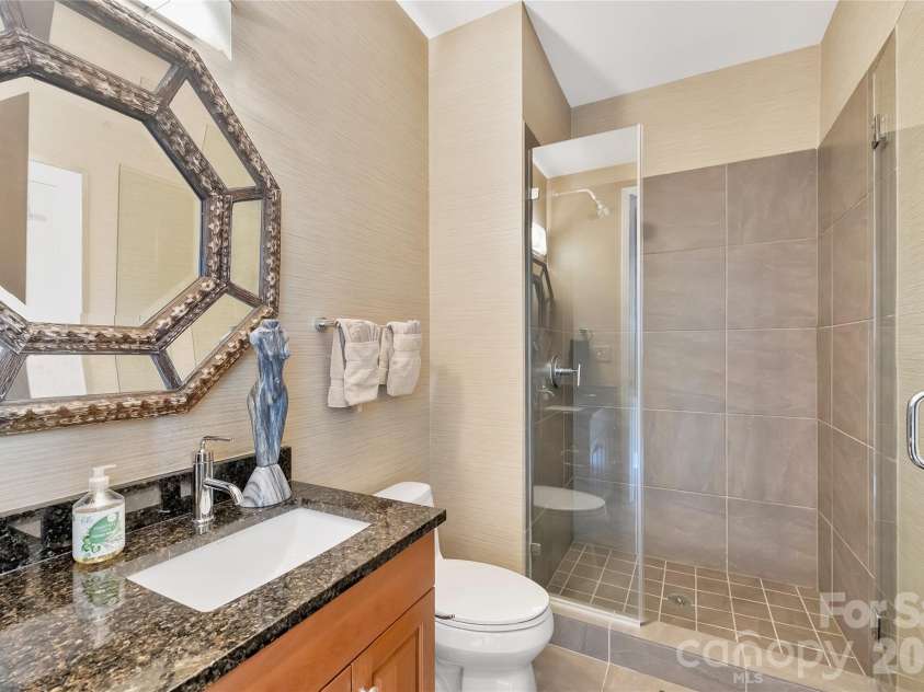 215 Pine Street, Charlotte, NC 28202.  MLS# CAR4186939, YatesRealty ID 18554. Guest bath with modern finishes