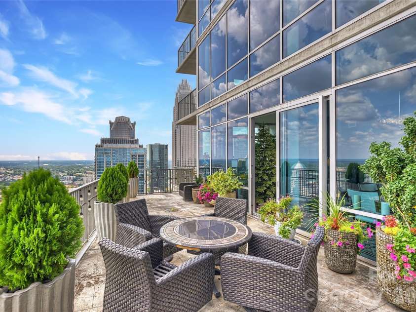 215 Pine Street, Charlotte, NC 28202.  MLS# CAR4186939, YatesRealty ID 18554. One of only 4 terraces like this in the building.