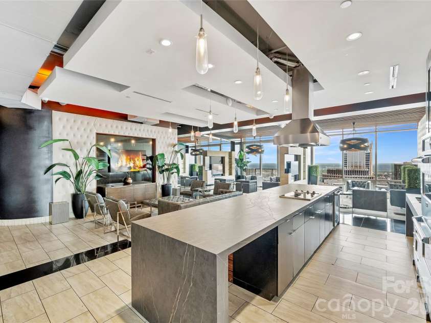 215 Pine Street, Charlotte, NC 28202.  MLS# CAR4186939, YatesRealty ID 18554. Resident Lounge with panoramic views