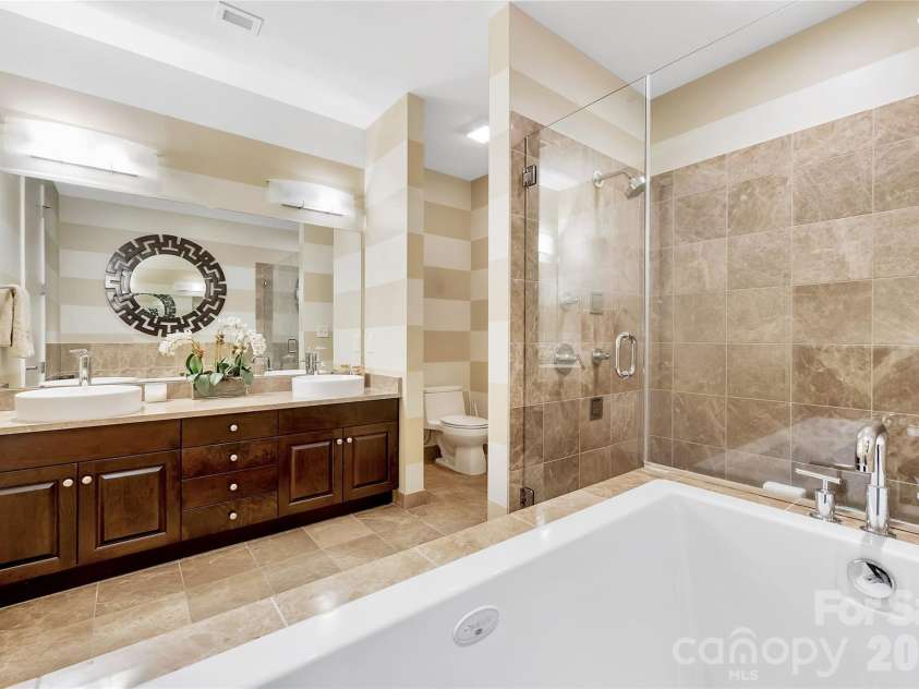 215 Pine Street, Charlotte, NC 28202.  MLS# CAR4186939, YatesRealty ID 18554. Spacious primary bath with dual vanities