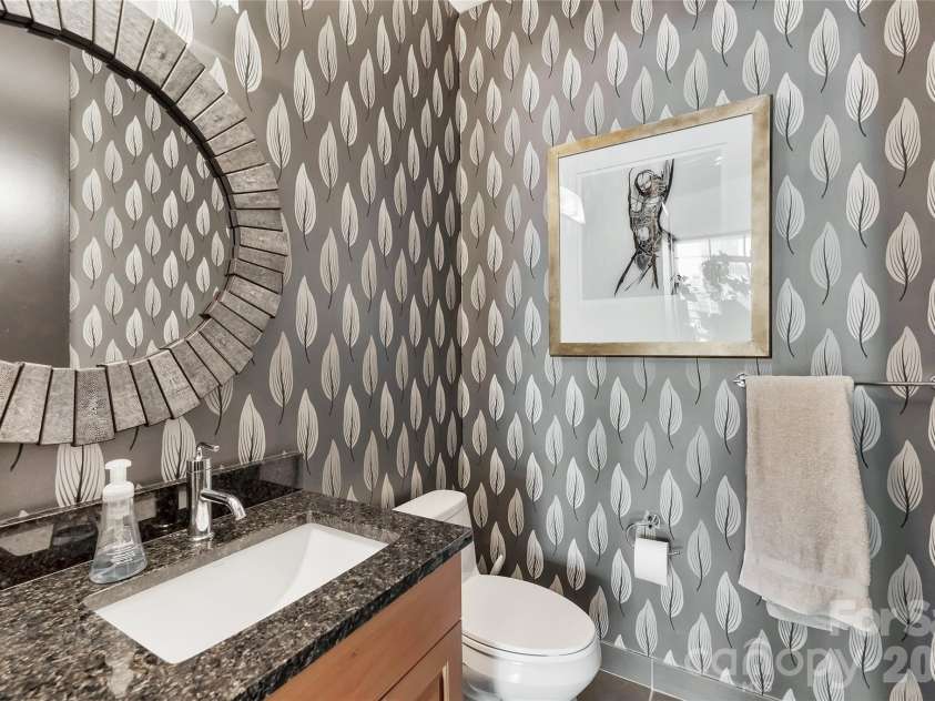 215 Pine Street, Charlotte, NC 28202.  MLS# CAR4186939, YatesRealty ID 18554. Stylish powder room