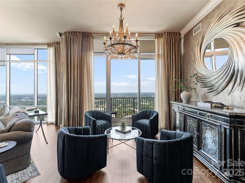215 Pine Street, Charlotte, NC 28202.  MLS# CAR4294172, YatesRealty ID 18554. 