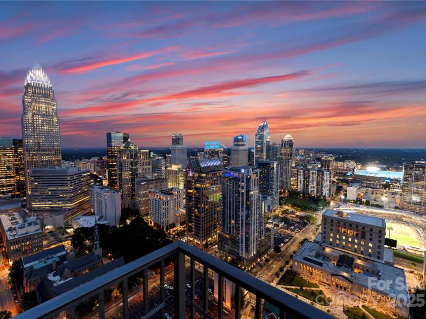 215 Pine Street, Charlotte, NC 28202.  MLS# CAR4294172, YatesRealty ID 18554. 