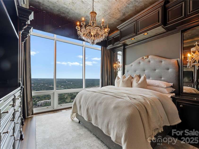 215 Pine Street, Charlotte, NC 28202.  MLS# CAR4294172, YatesRealty ID 18554. Bedroom