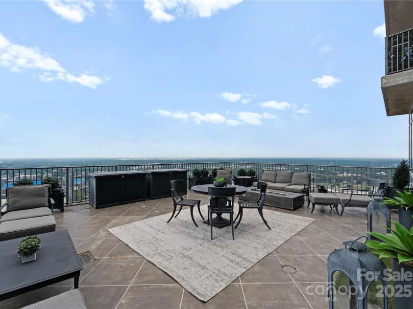215 Pine Street, Charlotte, NC 28202.  MLS# CAR4294172, YatesRealty ID 18554. Oversized Terrace