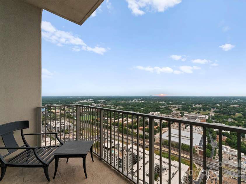 215 Pine Street, Charlotte, NC 28202.  MLS# CAR4294172, YatesRealty ID 18554. Private terrace