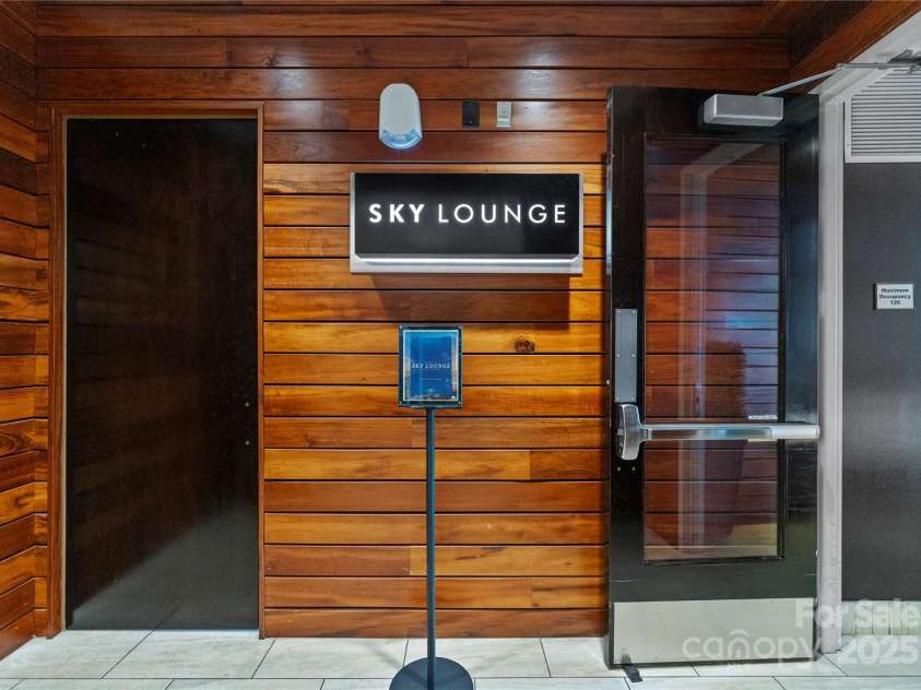 215 Pine Street, Charlotte, NC 28202.  MLS# CAR4294172, YatesRealty ID 18554. Sky Lounge
